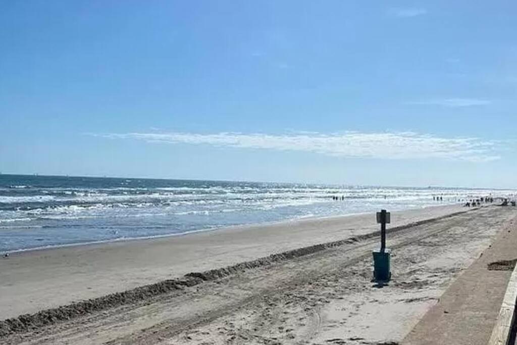 Cozy Beachside Condo With Pool View Corpus Christi Exterior photo