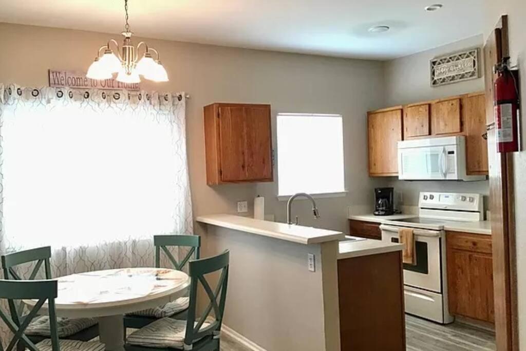 Cozy Beachside Condo With Pool View Corpus Christi Exterior photo